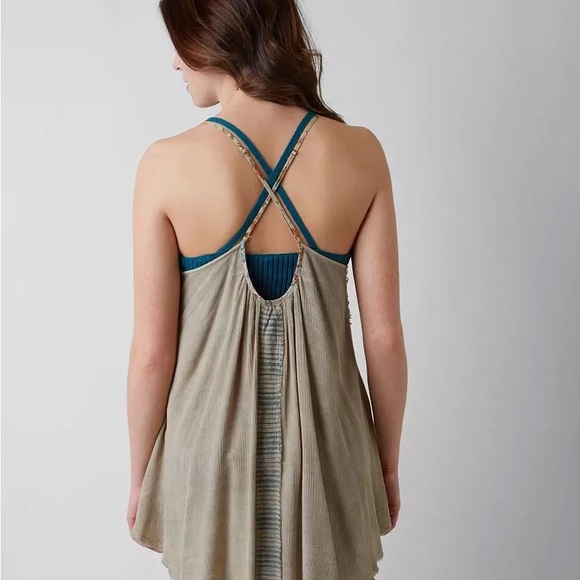 Buckle gimmicks strappy tank new. No tags - Picture 2 of 2